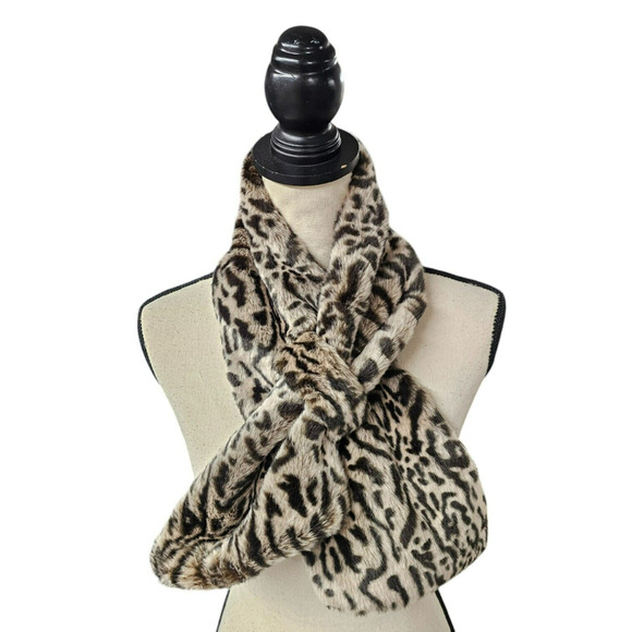Forever 21 Accessories - Womens Leopard Print Faux Fur Scarf Mob Wife Luxe Glamourous